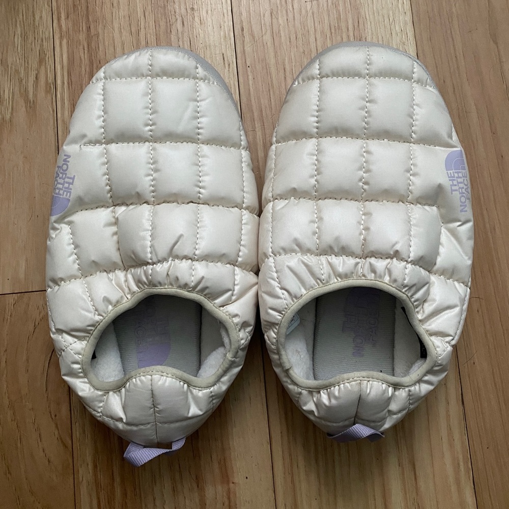 The North Face Thermoball Slippers 5-7 new